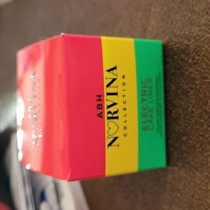 Anastasia Beverly Hills, "Norvina Cake Liner"